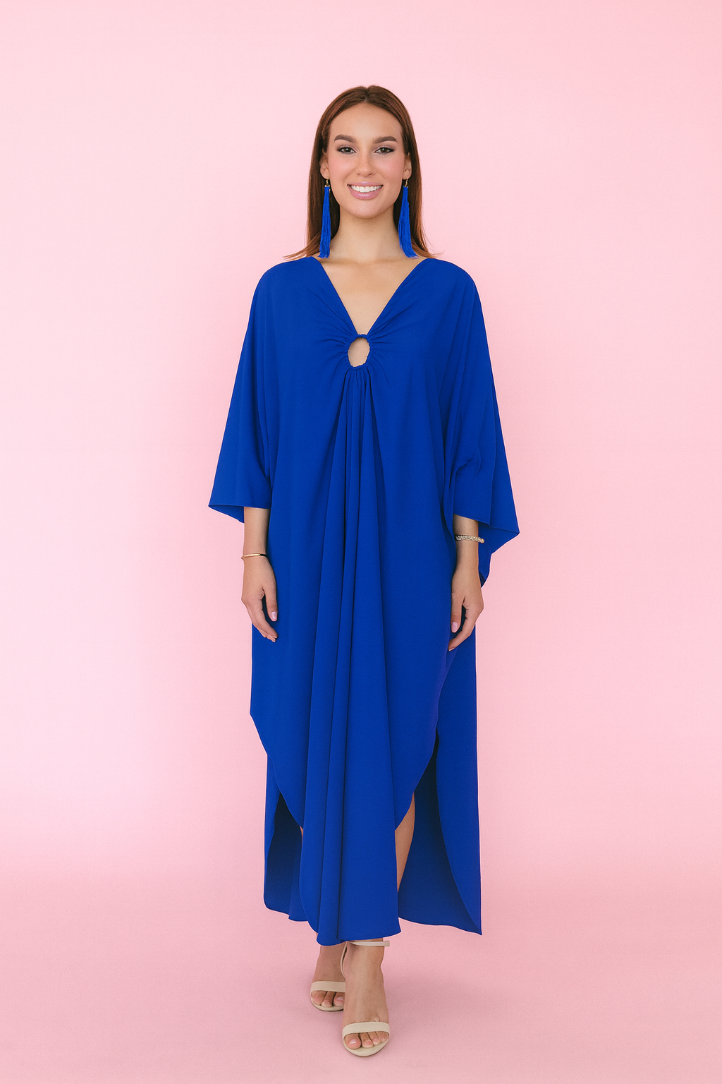 Marley kaftan in blue with a hoop detail in the center
