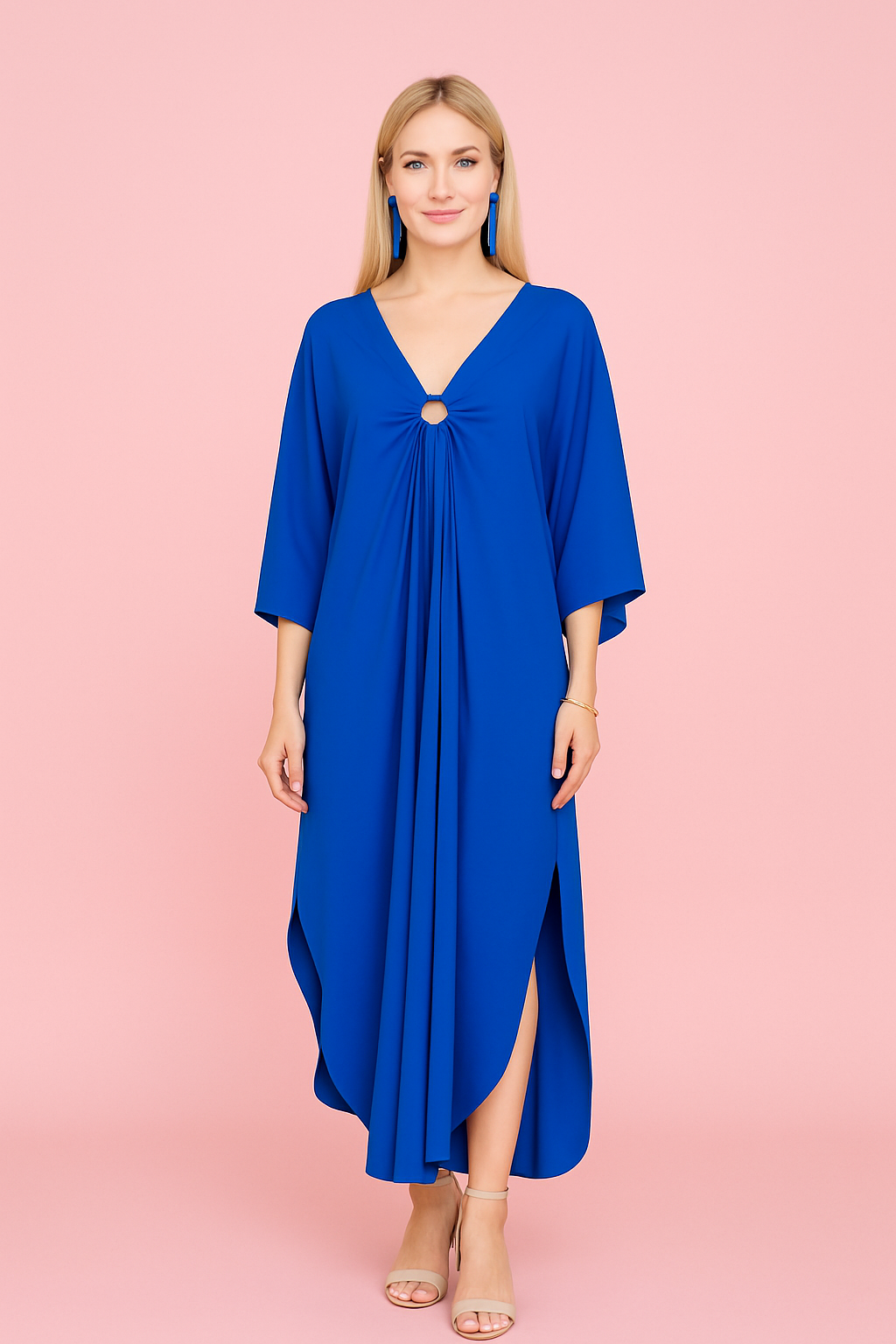 Marley kaftan in blue with a hoop detail in the center