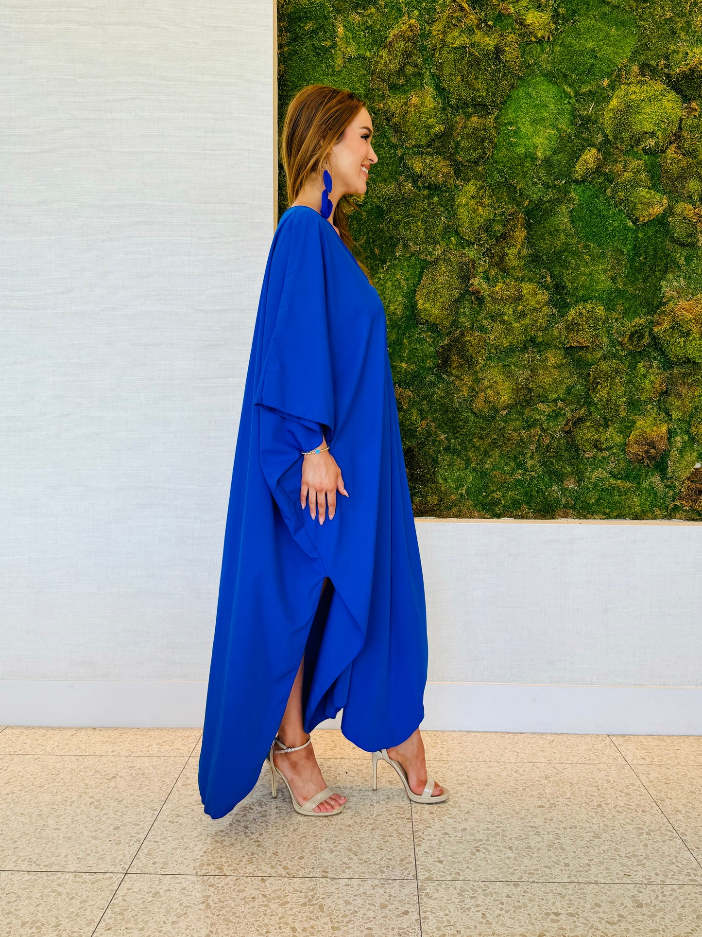 Marley kaftan in  blue with a hoop detail in the center
