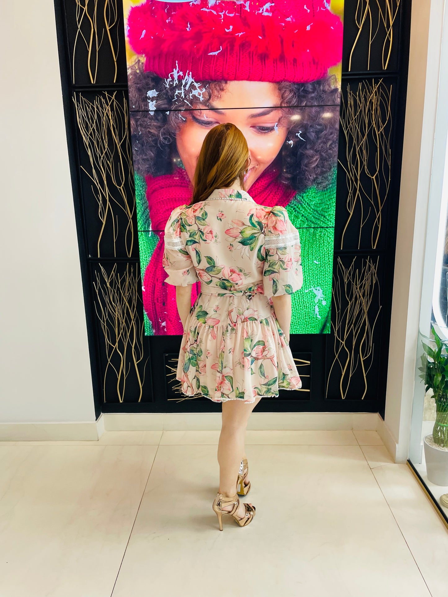 Ivy short dress in a gorgeous floral print with detail