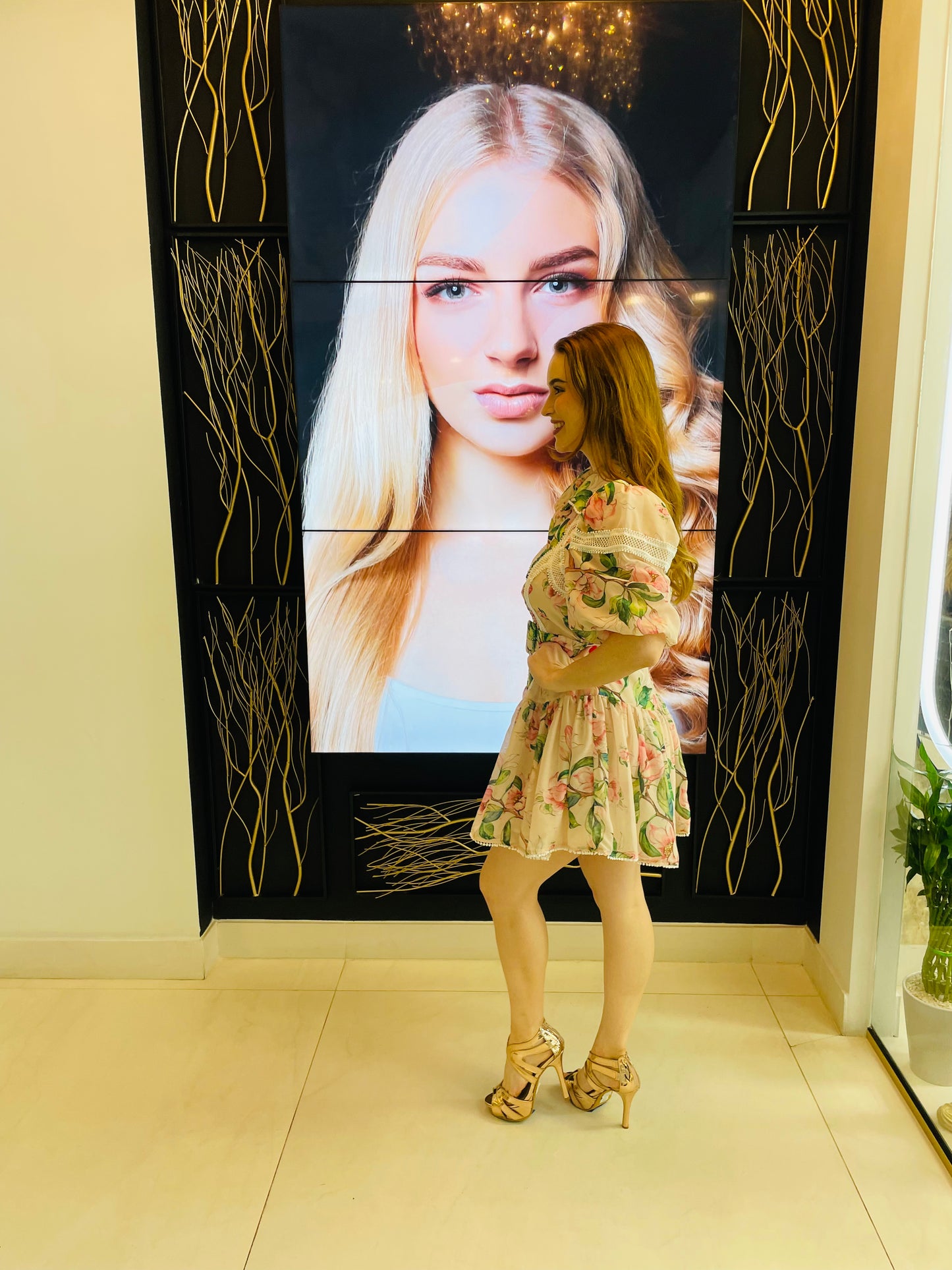 Ivy short dress in a gorgeous floral print with detail